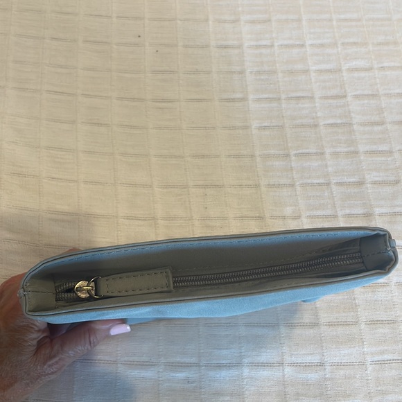 Eva Air silver amenity bag cosmetic case makeup shaving Doppler toiletry zipper - Picture 4 of 4